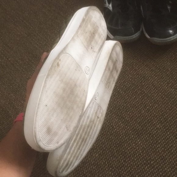 Sneaker - Picture 2 of 3